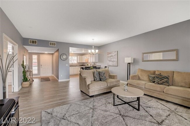 Foto del edificio - 352 Amber Pine St