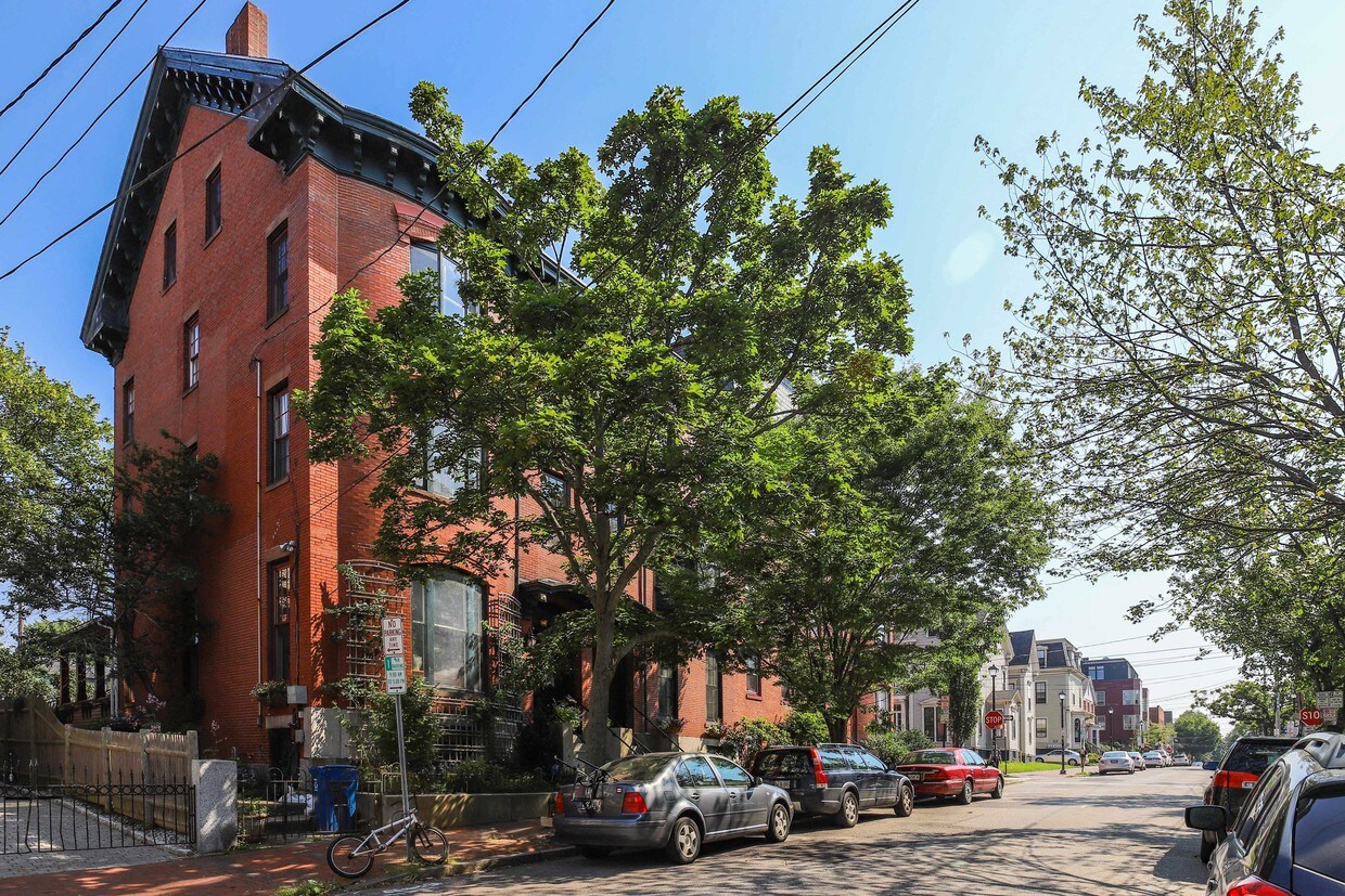 Primary Photo - 16 Pine St