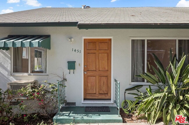 Foto del edificio - 1451 Armadale Ave