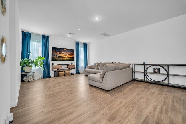 Foto del edificio - 7306 Madison Cmns Ln