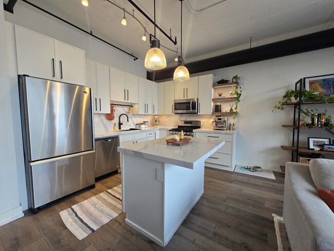 Building Photo - 212 E Cullerton St