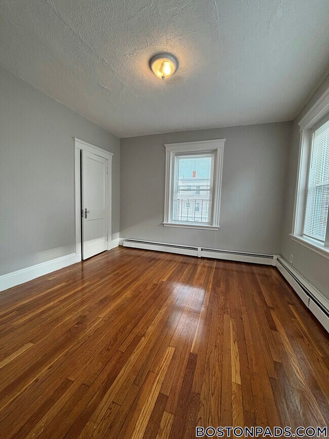 Building Photo - 44 Estes St