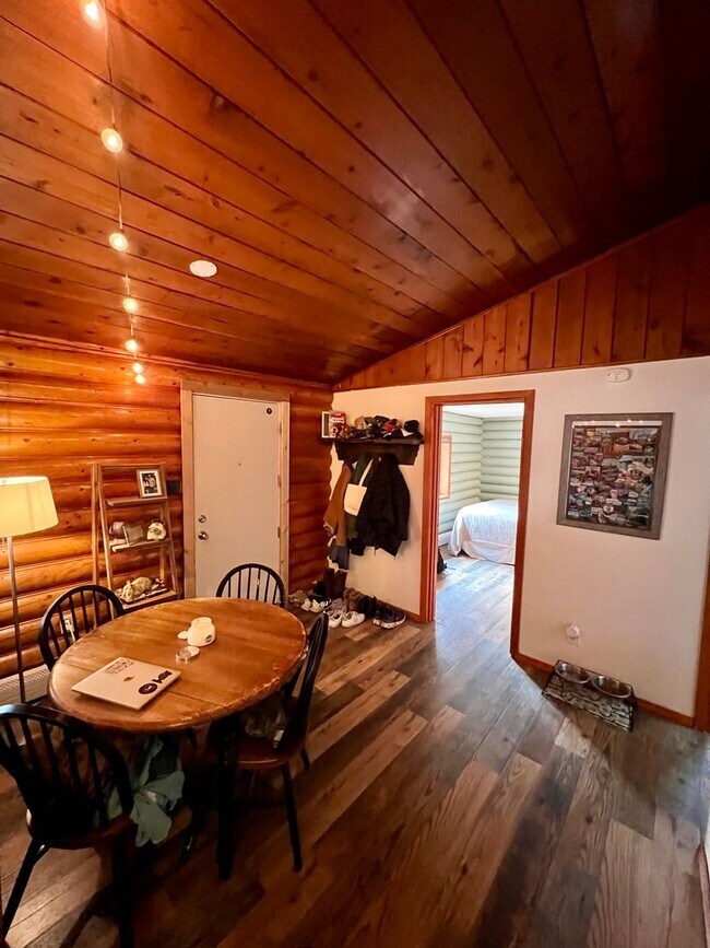 Foto del edificio - Charming 2-Bedroom Home in Moose Creek – D...