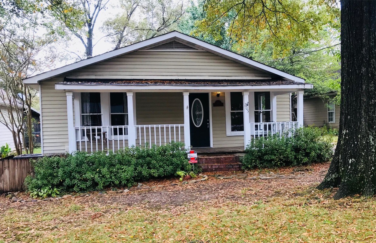 Primary Photo - 205 Daly St