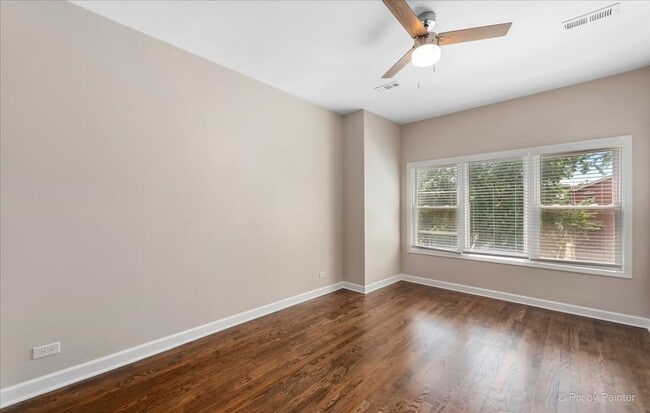 Building Photo - 2522 W Cortland St
