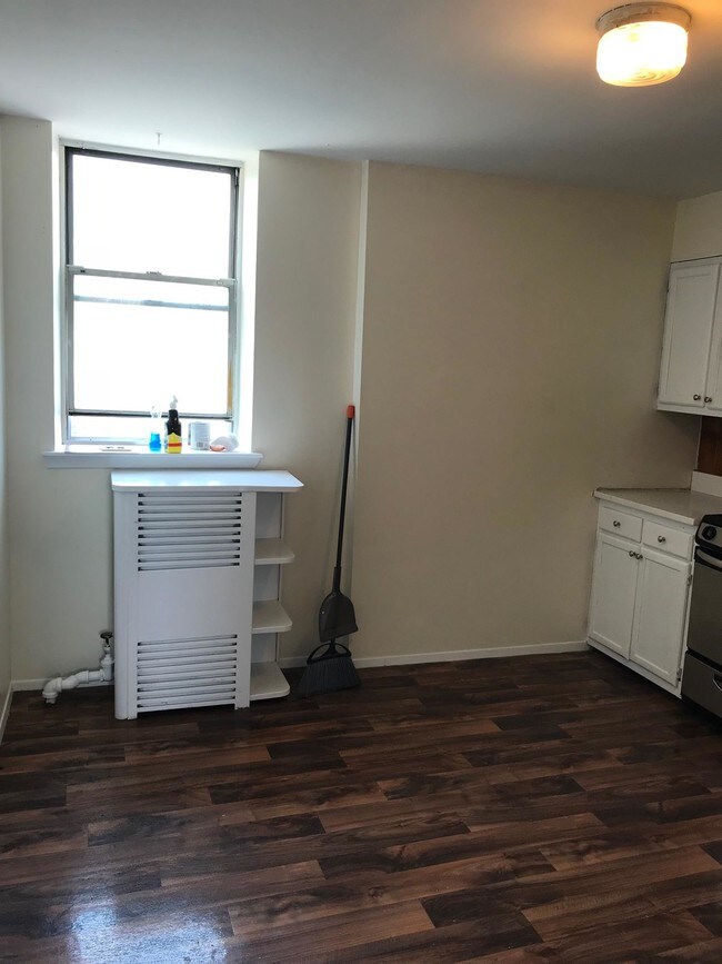 Building Photo - 74-11 Ditmars Boulevard