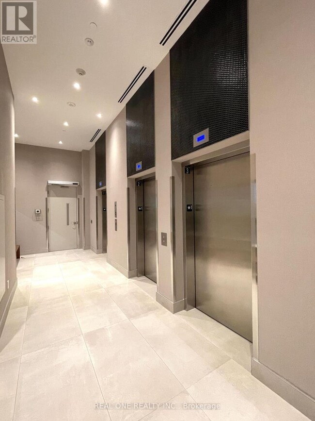 Building Photo - 212 King William St