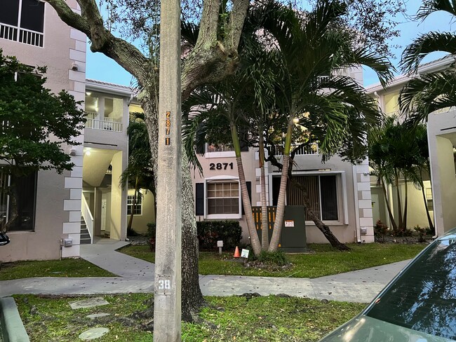 Building Photo - 2871 N Oakland Forest Dr