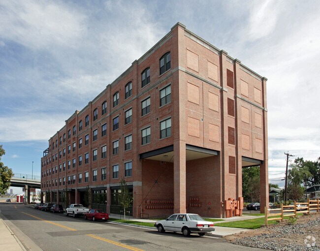 Foto del edificio - Evans Station Lofts