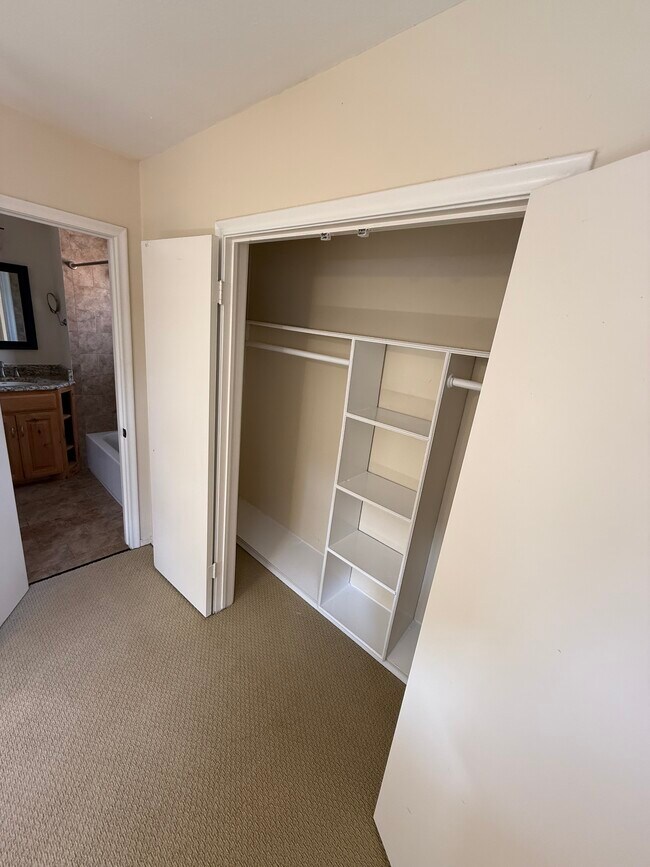 Foto del edificio - 8620 Baltimore Dr