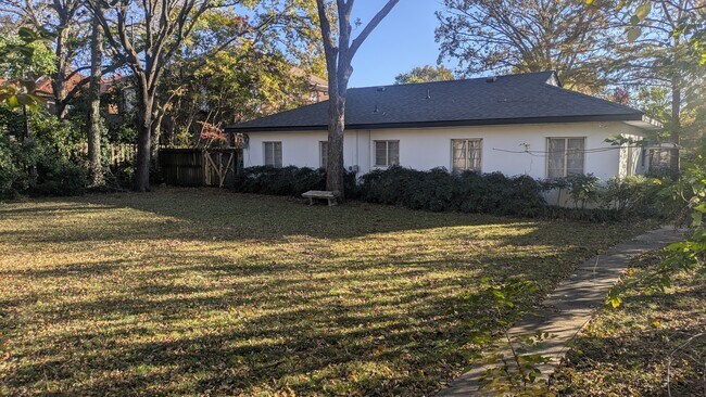 Foto del edificio - 1816 W Main St