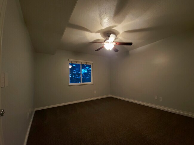 Foto del edificio - 5614 Meadow Ln