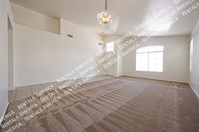 Foto del edificio - 7257 E Lakeview Ave