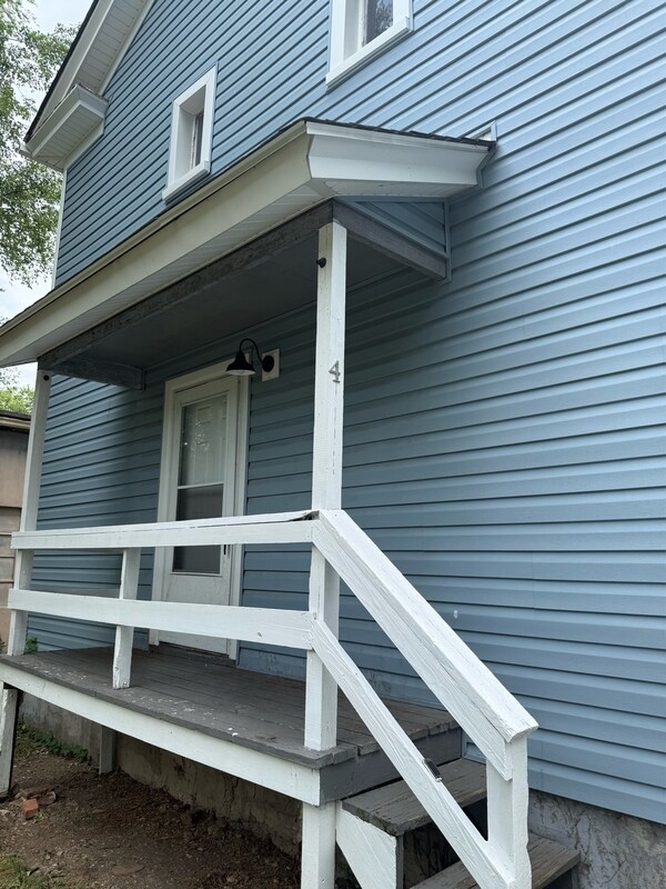 Building Photo - 1020 Jamison Ave SE