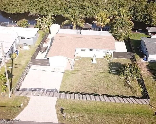 Foto del edificio - 141 Schneider Dr