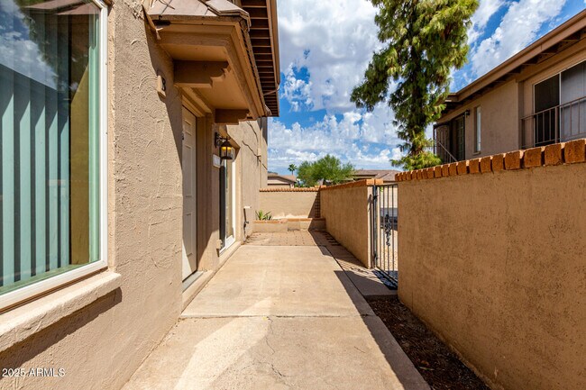 Building Photo - 17014 E Calle Del Oro