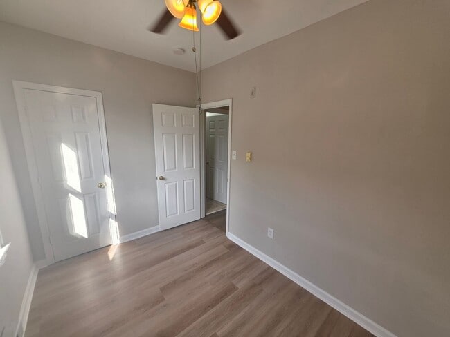 Building Photo - 151 W Grange Ave