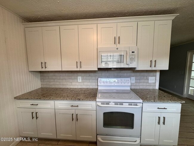 Building Photo - 3855 Mandarin Woods Dr S