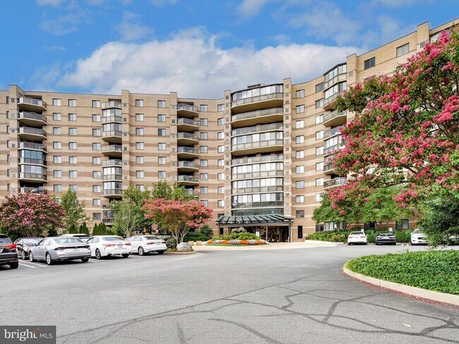 Building Photo - 8350 Greensboro Dr