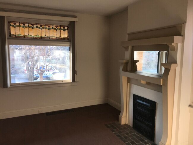 Sala de estar - 605 Maple Ave