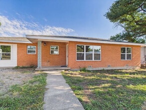 Building Photo - 212 Myrtle Ave