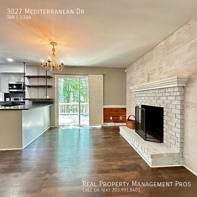 Building Photo - 3027 Mediterranean Dr