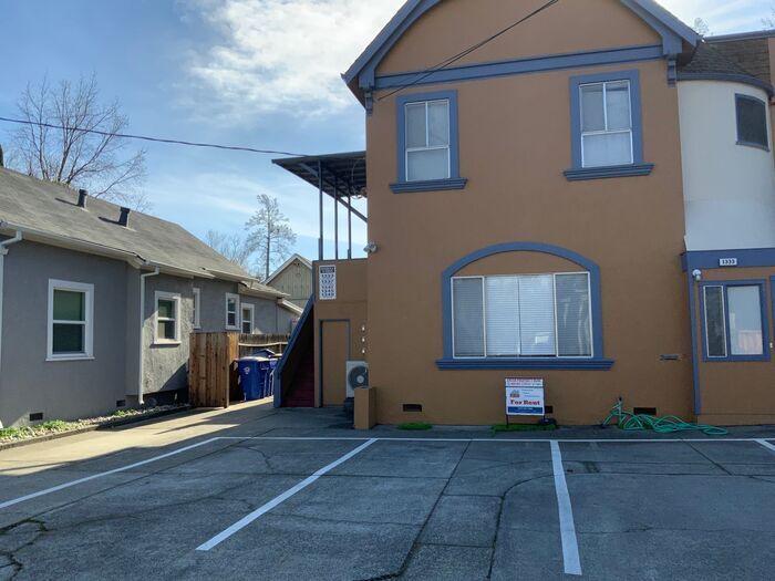 Primary Photo - Downtown 1 bedroom charmer with it's own yard