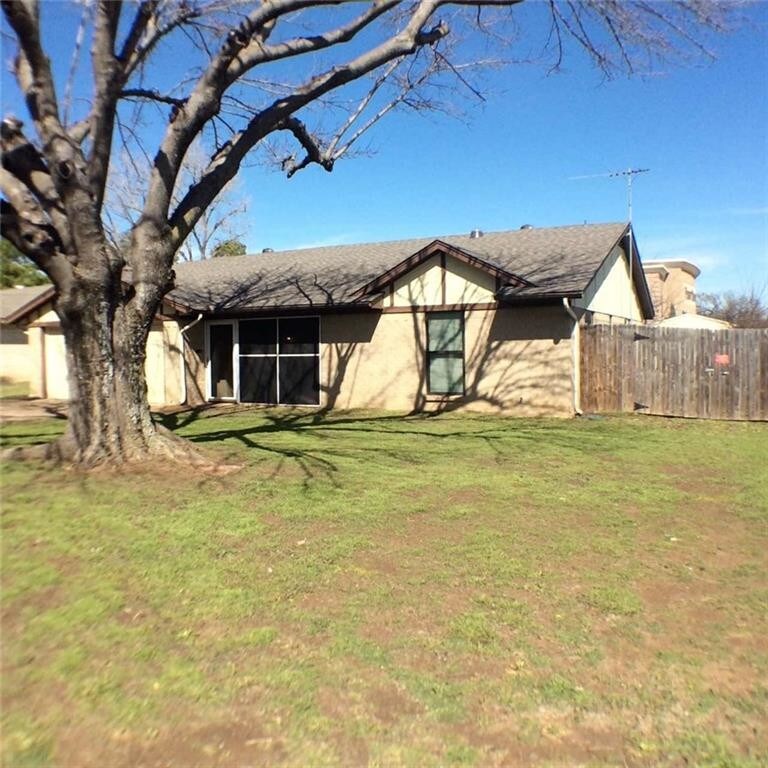 Foto principal - 112 Pecan St