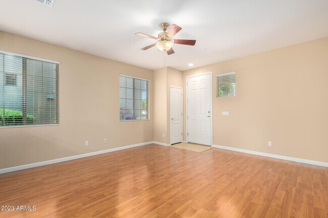 Foto del edificio - 871 E Stottler Dr