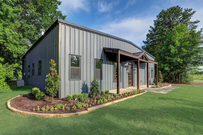 Building Photo - 3 Bedroom 3 Bathroom Barndominium