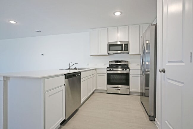 Building Photo - 2411 Shady Grv