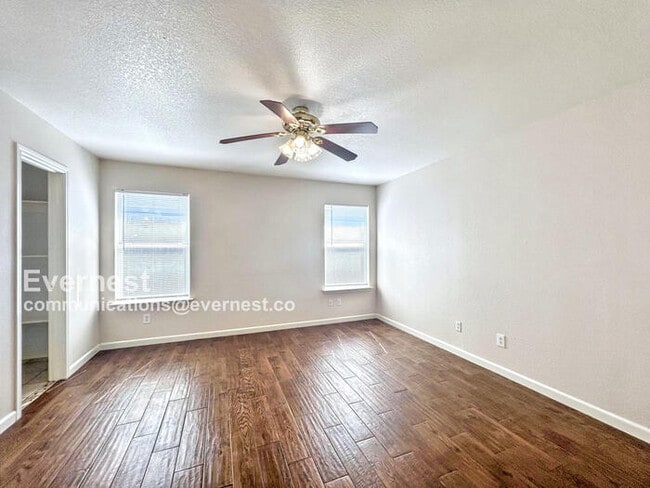 Building Photo - 2027 Mission Field