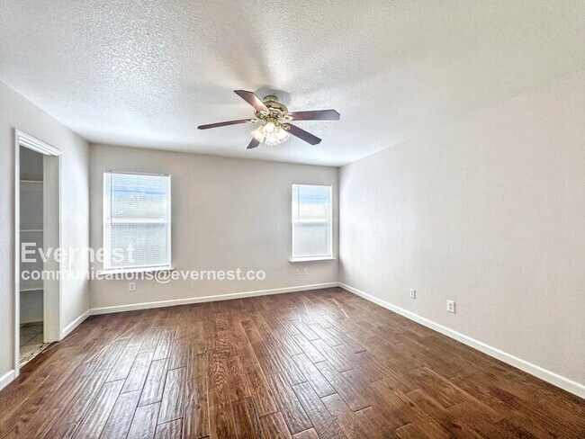 Foto del edificio - 2027 Mission Field