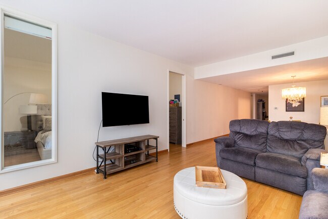 Foto del edificio - 680 N Lake Shore Dr