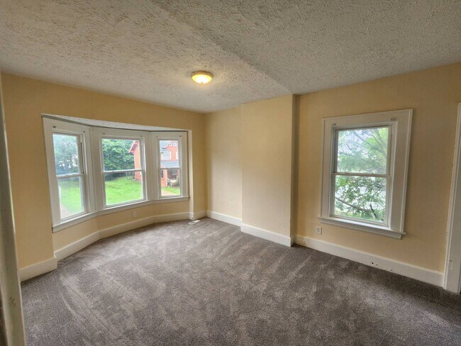 Building Photo - Charming & Cozy 3-Bedroom Home for Rent – ...