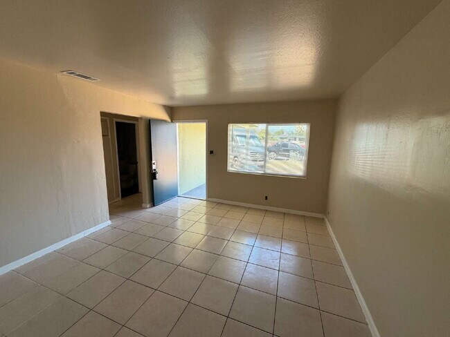 Foto del edificio - "Charming 4-Bedroom Home with 2 Baths in Pittsburg – Spacious 1459 Sq Ft Gem!"
