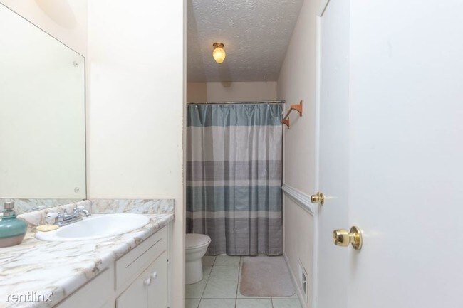 Building Photo - 4 br, 2.5 bath House - 1545 Spruce Ridge Ct