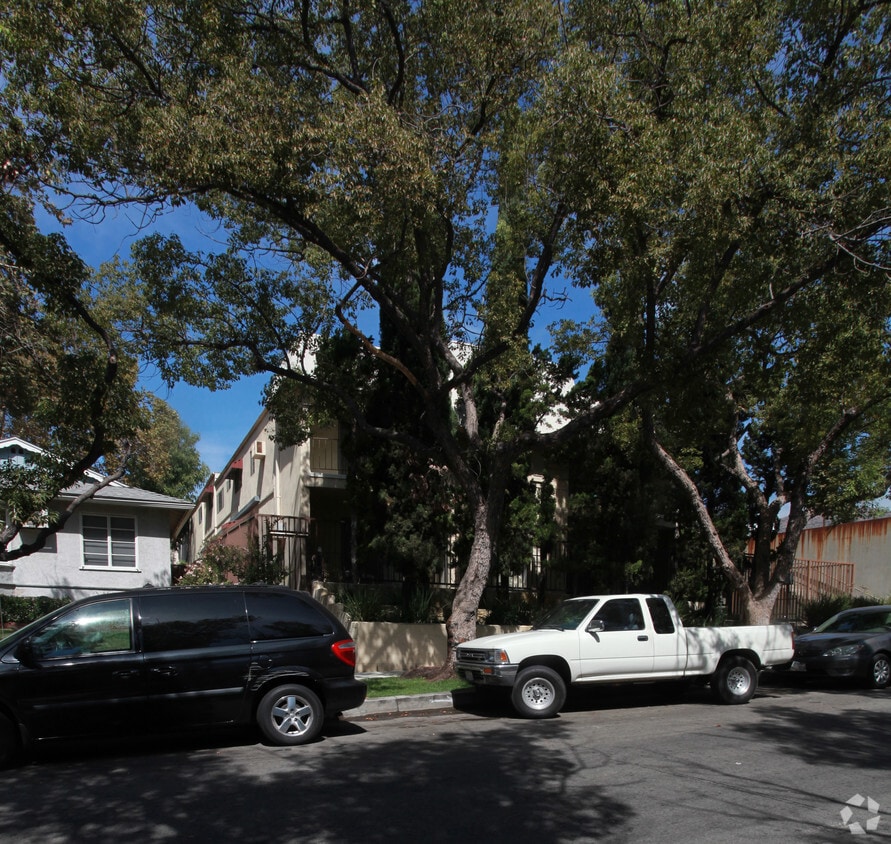 Building Photo - 631 E San Jose Ave