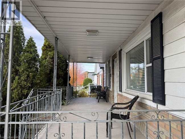 Building Photo - 33 Glenburn Ave