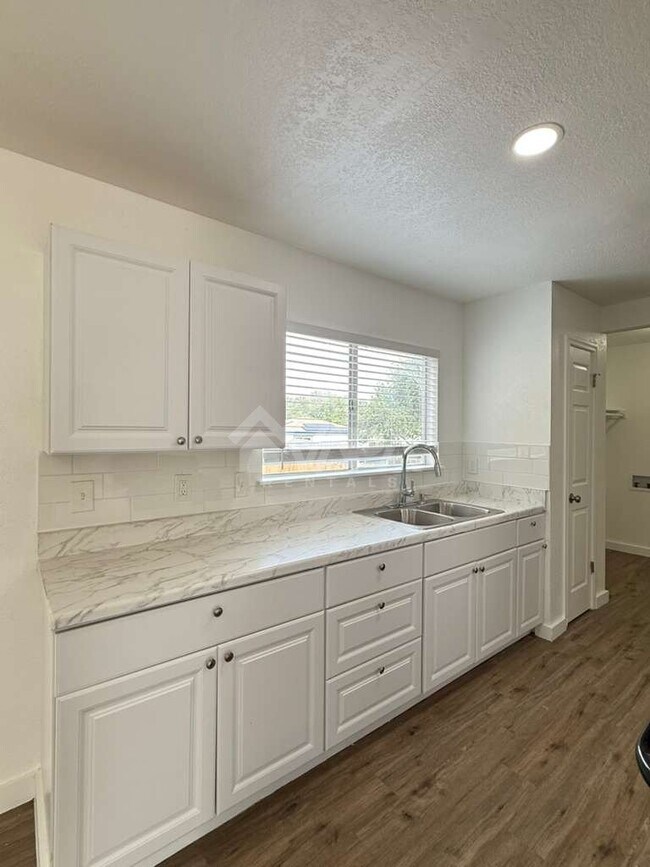 Foto del edificio - 3713 Candlebluff Dr