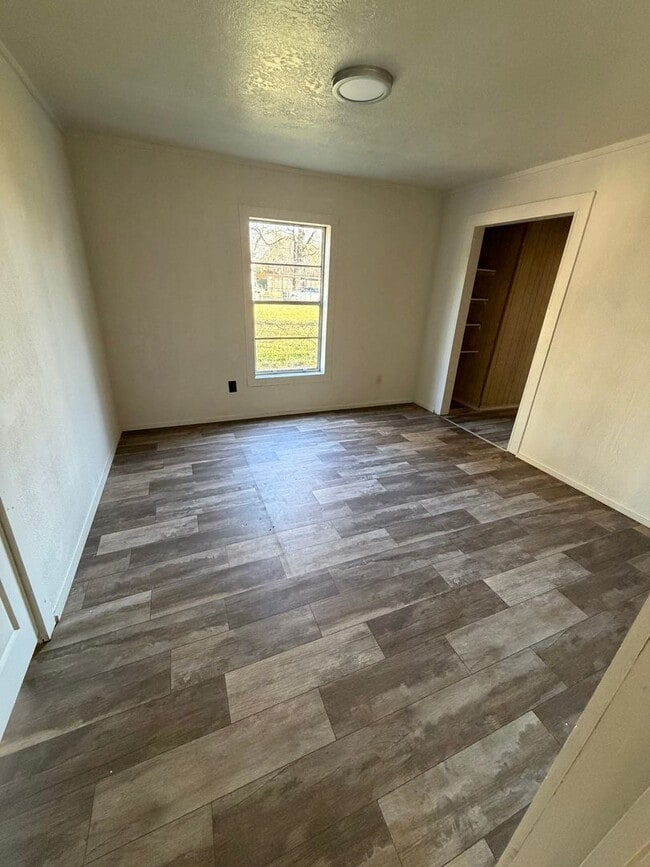 Building Photo - 3945 Brandon Ave