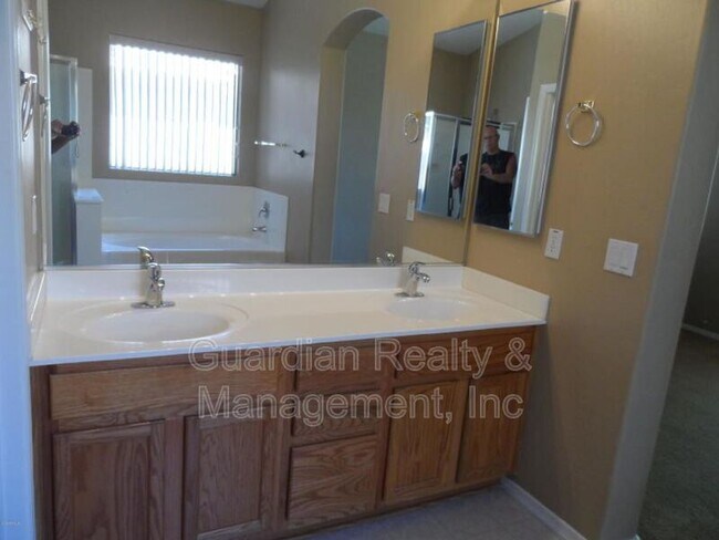 Foto del edificio - 4321 E Augusta Ave