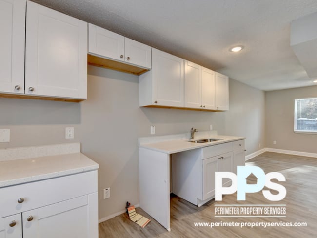 Photo - 390 W Lake Ave NW House