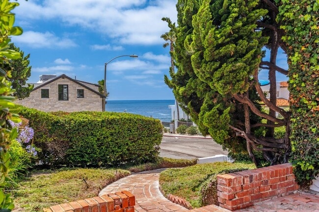 Building Photo - 7345 Vista Del Mar Ave