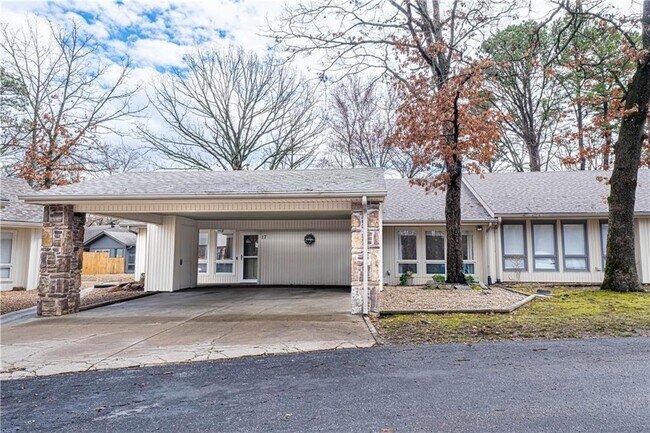 Building Photo - 17 Mellor Ln