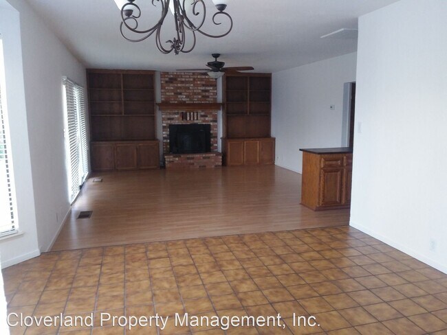 Building Photo - 4 br, 3 bath House - 2704 Oakhurst Dr.