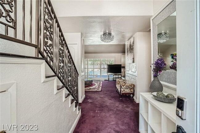 Building Photo - Fully Furnished with sparkling pool!