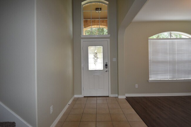 Building Photo - 636 Shire Way