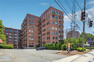 Building Photo - 3235 Roswell Rd NE