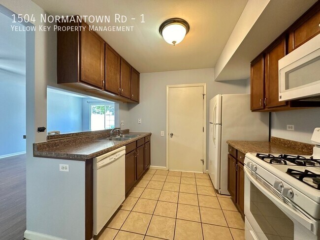 Building Photo - 1504 Normantown Rd
